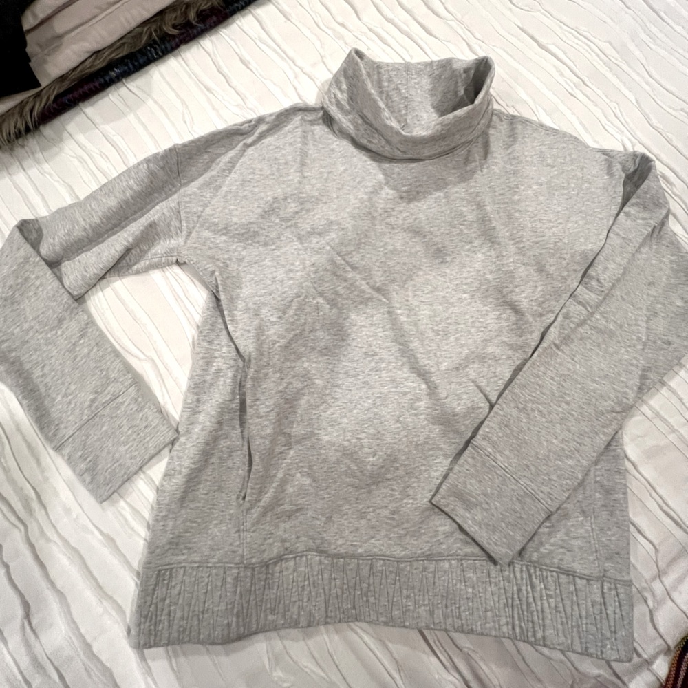 WOMENS LULULEMON SIZE 10 - IN PERFECT CONDITION